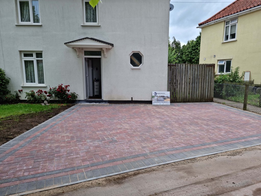 This is a newly installed block paved drive installed by Bromham Driveways